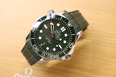 Omega Seamaster 42MM Green Dial Ceramic Bezel Rubber Strap 210.32.42.20.10.001 Box & Papers 2023