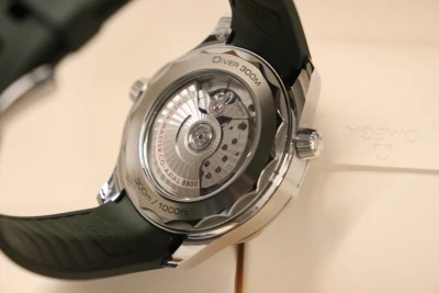 Omega Seamaster 42MM Green Dial Ceramic Bezel Rubber Strap 210.32.42.20.10.001 Box & Papers 2023