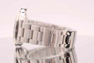 Rolex Submariner Date 40MM Green Bezel 16610LV Box & Papers 2007