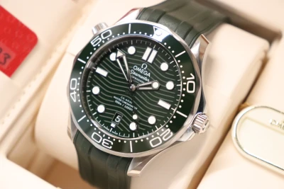 Omega Seamaster 42MM Green Dial Ceramic Bezel Rubber Strap 210.32.42.20.10.001 Box & Papers 2023