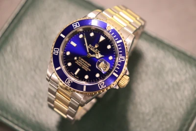 Rolex Submariner Date 18K Yellow Gold & Steel 16613 Blue Dial Box & Papers 2002