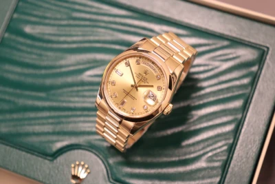 Rolex DayDate 36MM Yellow Gold Champagne Diamond Dial 118208 Box & Papers 2000