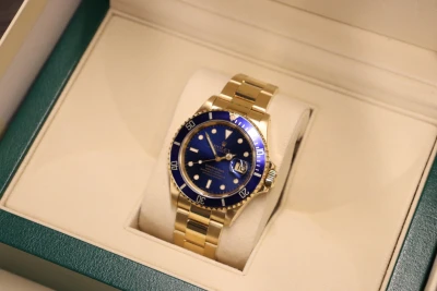Rolex Submariner Date 18K Yellow Gold Blue Dial 16618 Boxed 1990