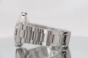 Rolex Submariner Date 40mm stainless Steel 16610 SWISS ONLY Boxed Circa 1998