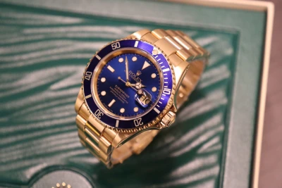 Rolex Submariner Date 18K Yellow Gold Blue Dial 16618 Boxed 1990