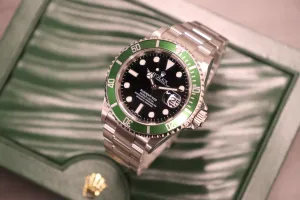 Rolex Submariner Date 40MM Green Bezel 16610LV 2022 Service Box & Papers 2005