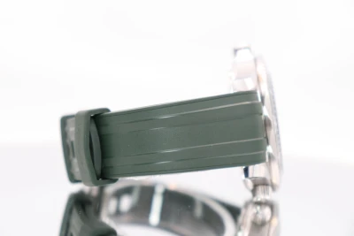 Omega Seamaster 42MM Green Dial Ceramic Bezel Rubber Strap 210.32.42.20.10.001 Box & Papers 2023