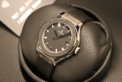 Hublot Classic Fusion Ladies 33mm Titanium 581.NX.7071.RX Box & Papers 2021