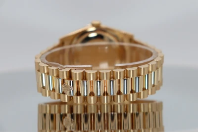 Rolex DayDate 36MM Yellow Gold Champagne Diamond Dial 118208 Box & Papers 2000