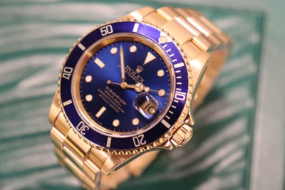 Rolex Submariner Date 18K Yellow Gold Blue Dial 16618 Boxed 1990