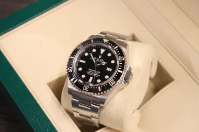 Rolex Sea Dweller SD4000 stainless steel 40mm 116600 B&P 2015