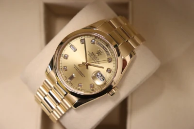 Rolex DayDate 36MM Yellow Gold Champagne Diamond Dial 118208 Box & Papers 2000
