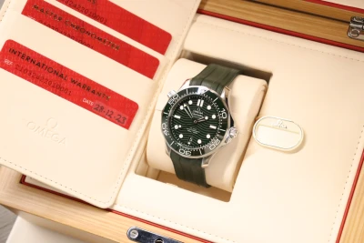 Omega Seamaster 42MM Green Dial Ceramic Bezel Rubber Strap 210.32.42.20.10.001 Box & Papers 2023