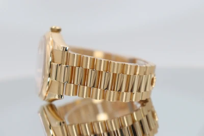 Rolex DayDate 36MM Yellow Gold Champagne Diamond Dial 118208 Box & Papers 2000