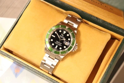 Rolex Submariner Date 40MM Green Bezel 16610LV Box & Papers 2007