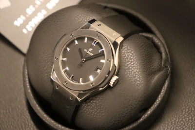 Hublot Classic Fusion Ladies 33mm Titanium 581.NX.7071.RX Box & Papers 2021